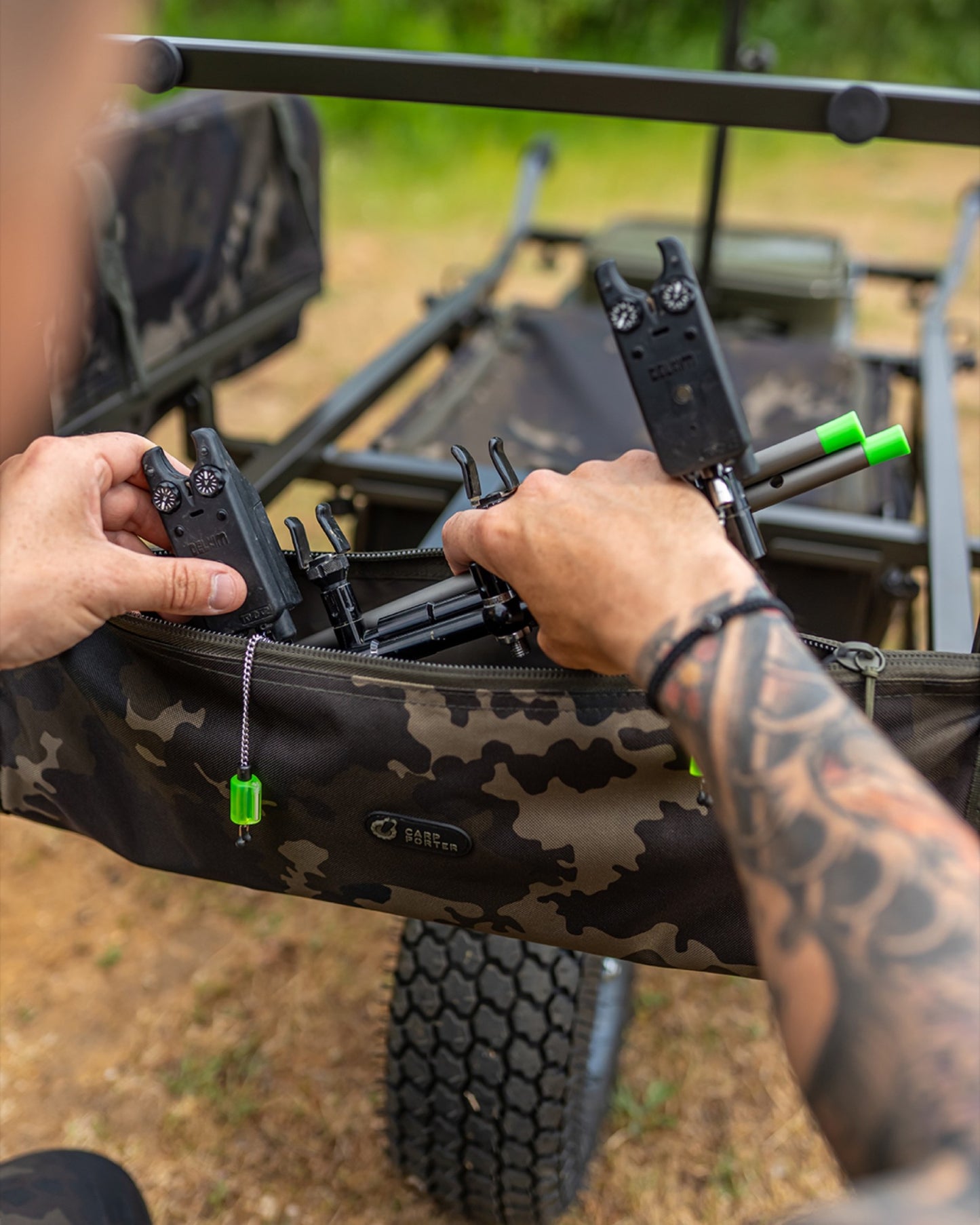 Basic Front Bank Stick Bag Dark Kamo